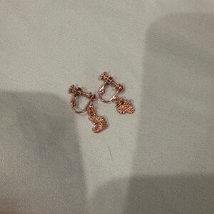 Earring (non-pierced) clip on